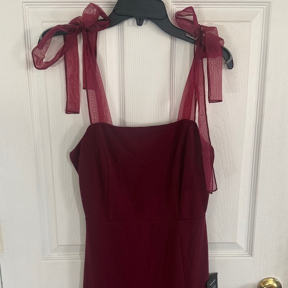Lulu's Burgundy Maxi tie sleeve mermaid Dress Sz medium - Picture 3 of 5